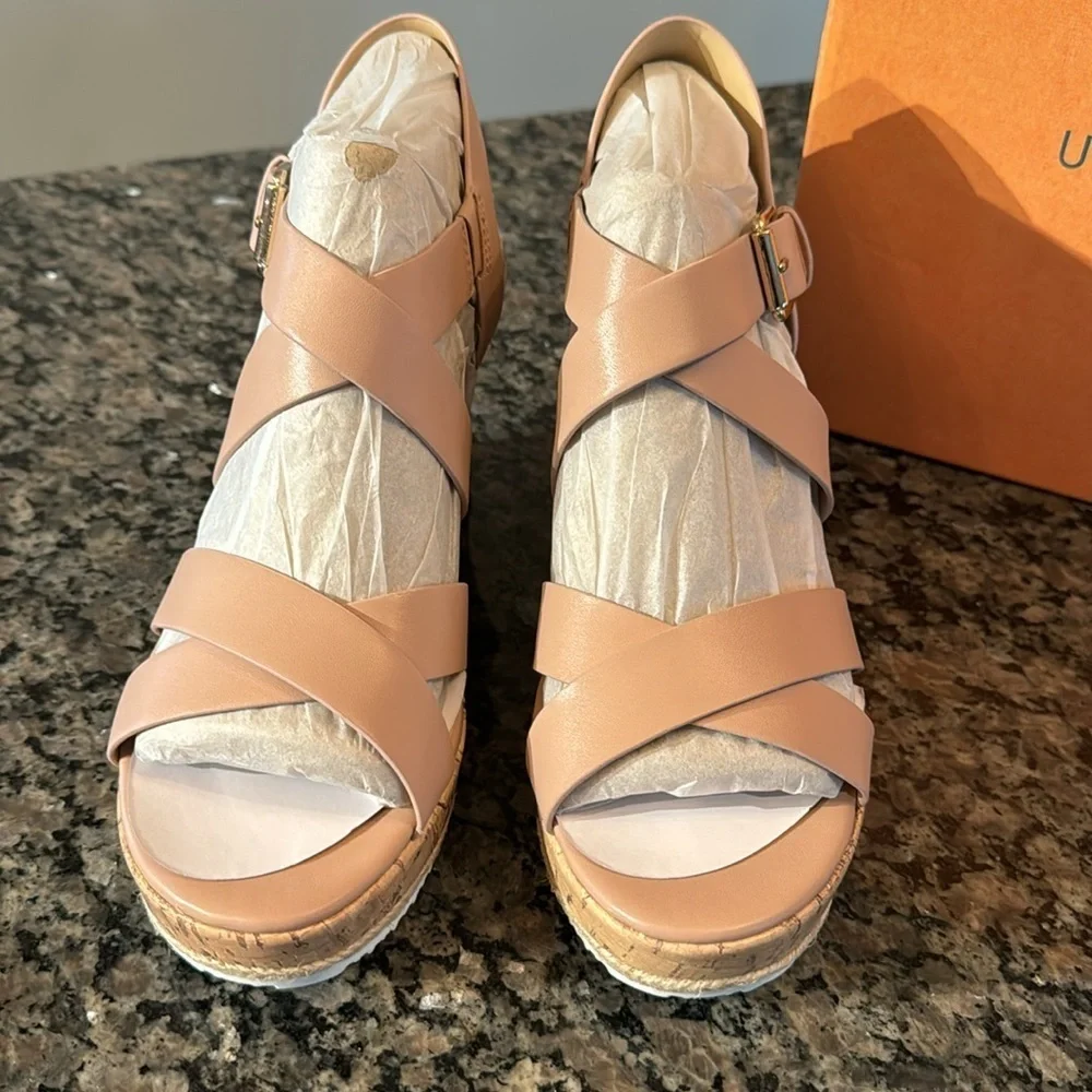 Unisa light pink wedge sandal NIB 9.5